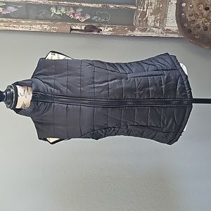 FITTED QUILT PUFFER VEST SIZE MEDIUM